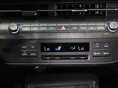 Certified 2024 Hyundai Kona Limited FWD image 23