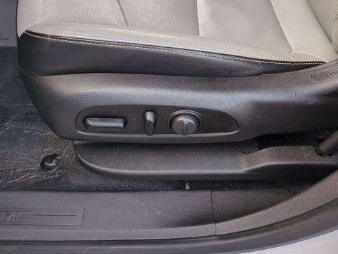 Used 2021 GMC Terrain SLT image 17