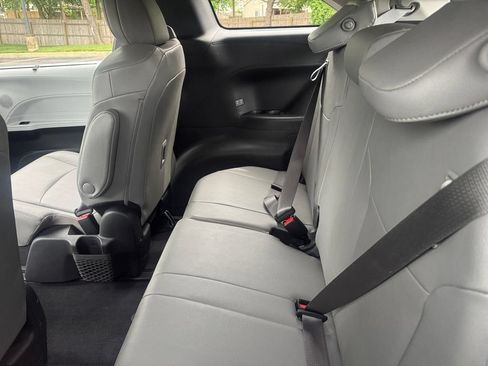 Used 2025 Toyota Sienna XLE w/ XLE Plus Package AWD/4WD image 18
