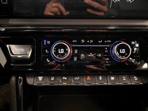 Used 2024 GMC Sierra 2500 AT4X image 31