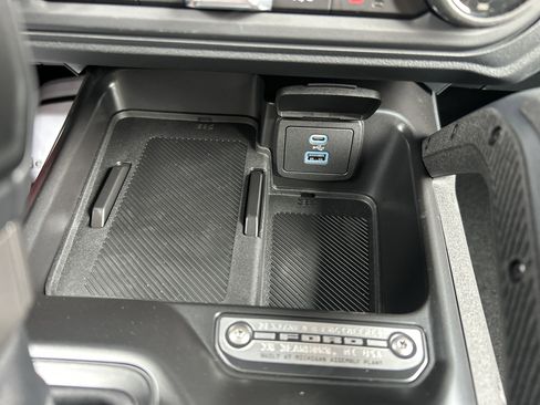 New 2025 Ford Bronco Outer Banks w/ Sasquatch Package image 27