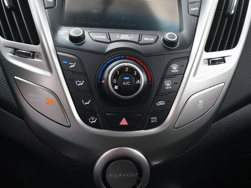 Used 2016 Hyundai Veloster FWD image 20