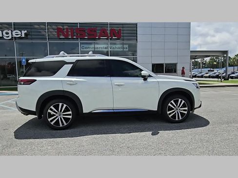 Used 2024 Nissan Pathfinder Platinum FWD image 35