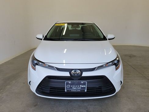 Used 2024 Toyota Corolla LE FWD image 2