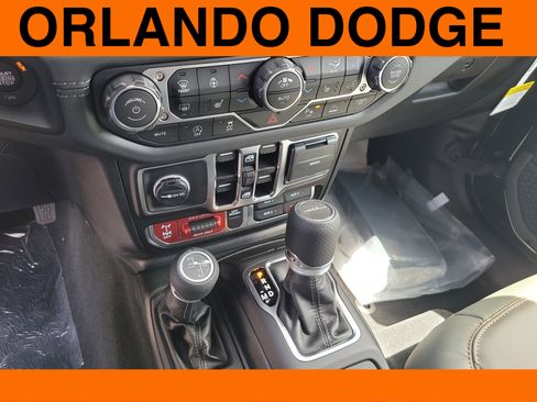 Used 2025 Jeep Gladiator Mojave image 18