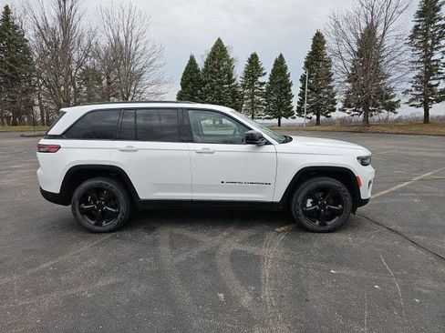 Used 2023 Jeep Grand Cherokee Limited w/ Luxury Tech Group II image 7