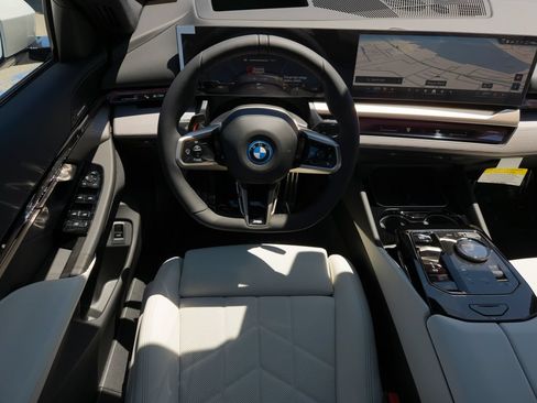 New 2027 BMW i5 eDrive40 w/ M Sport Package RWD image 15