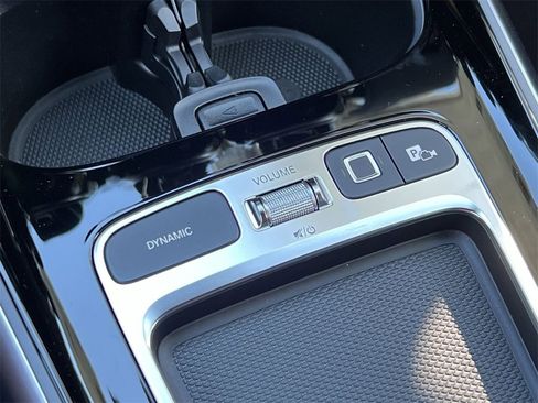 Certified 2025 Mercedes-Benz GLA 250 4MATIC image 32