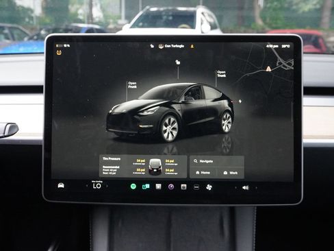 Used 2024 Tesla Model Y Long Range AWD/4WD image 40