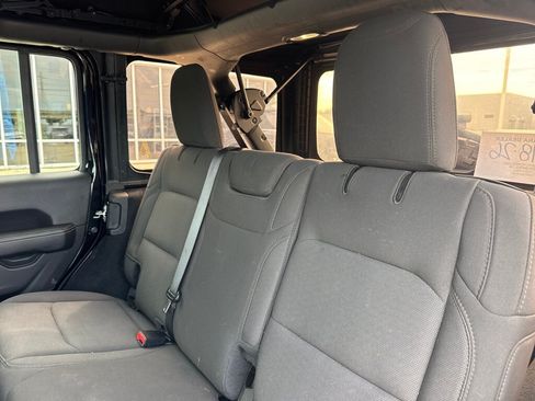 Used 2021 Jeep Wrangler Unlimited Sahara AWD/4WD image 21