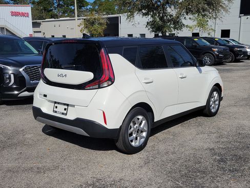 Certified 2023 Kia Soul S image 6