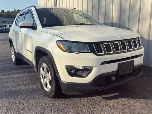 Used 2019 Jeep Compass Latitude w/ Popular Equipment Group AWD/4WD image 2