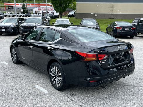 Used 2024 Nissan Altima 2.5 SV AWD/4WD image 5