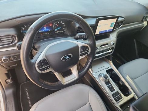 Used 2021 Ford Explorer XLT w/ Equipment Group 202A RWD image 10