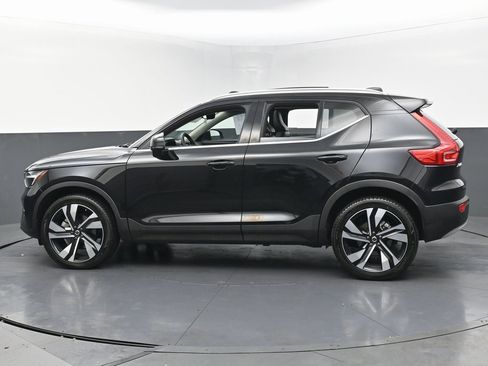 Used 2024 Volvo XC40 B5 Ultimate w/ Protection Package Premier image 8