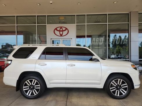 Used 2016 Toyota 4Runner Limited AWD/4WD image 3