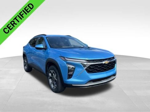 Used 2025 Chevrolet Trax LT w/ Driver Confidence Package FWD image 8