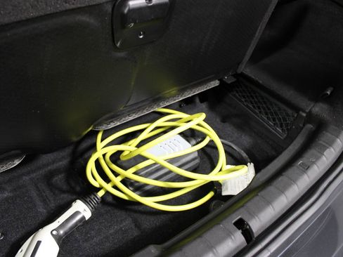 Used 2023 BMW 530e w/ M Sport Package image 36