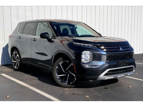 Used 2024 Mitsubishi Outlander SE image 33