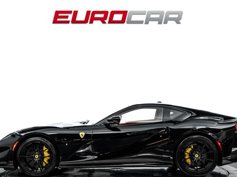 Used 2020 Ferrari 812 Superfast RWD image 2