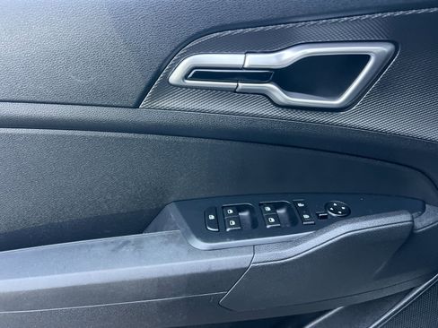 Used 2024 Kia Sportage LX image 11