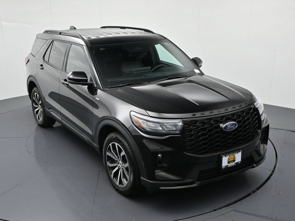 Certified 2025 Ford Explorer ST-Line AWD/4WD image 17