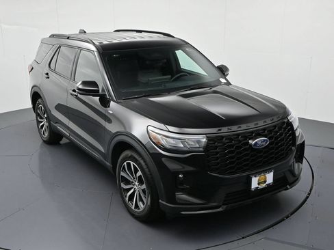 Used 2025 Ford Explorer ST-Line AWD/4WD image 17