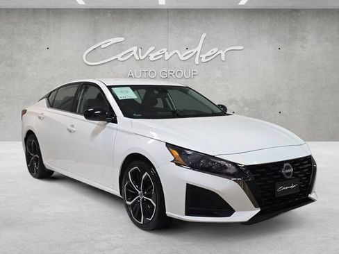 Used 2024 Nissan Altima 2.5 SR FWD image 2