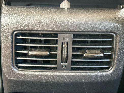 Used 2024 Nissan Rogue SV FWD image 23