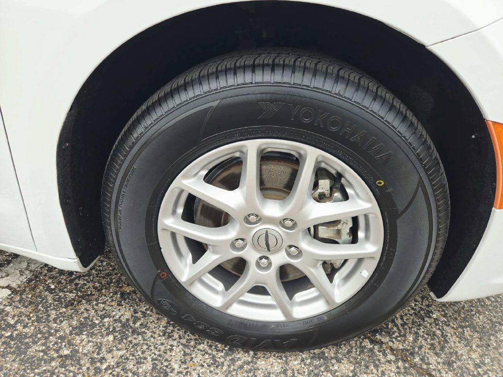 Certified 2024 Chrysler Pacifica Touring-L FWD image 18