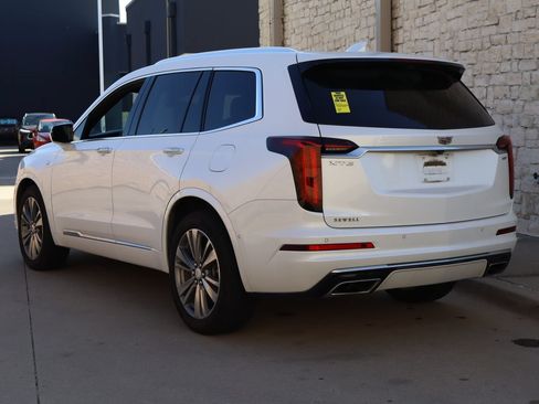 Used 2022 Cadillac XT6 Premium Luxury w/ Technology Package FWD image 3