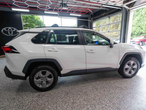 Used 2023 Toyota RAV4 XLE AWD/4WD image 4