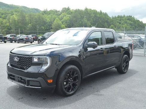Certified 2025 Ford Maverick Lariat w/ Black Appearance Package AWD/4WD image 2