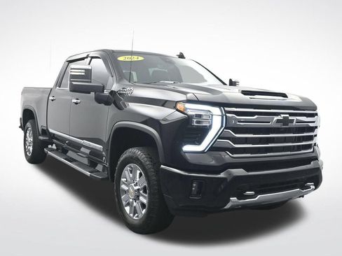 Used 2024 Chevrolet Silverado 3500 High Country w/ High Country Premium Package AWD/4WD image 3