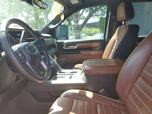 Certified 2025 GMC Sierra 2500 Denali Ultimate AWD/4WD image 22