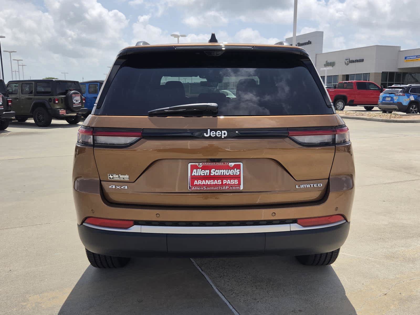New 2026 Jeep Grand Cherokee Limited AWD/4WD image 4