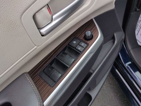 Certified 2023 Toyota Sienna XLE AWD/4WD image 11