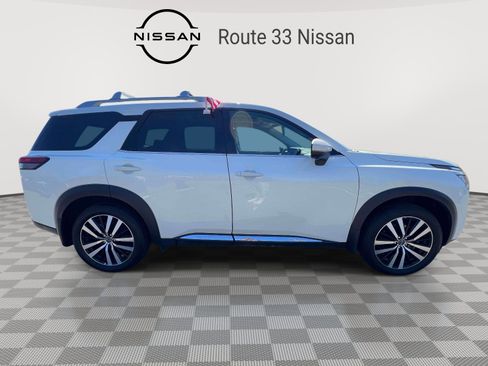 Used 2024 Nissan Pathfinder Platinum w/ Cargo Package image 5