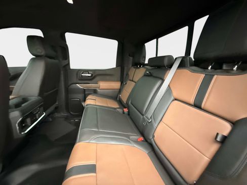 Used 2019 Chevrolet Silverado 1500 High Country w/ Technology Package image 15