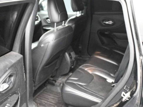 Used 2020 Jeep Cherokee Latitude Plus AWD/4WD image 27