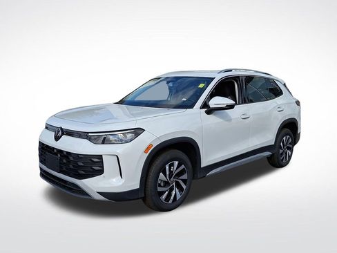 New 2025 Volkswagen Tiguan S image 3