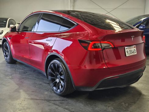 Used 2024 Tesla Model Y 2WD image 2
