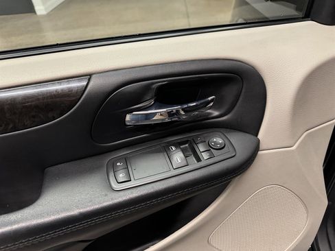 Used 2016 Dodge Grand Caravan American Value Package image 29