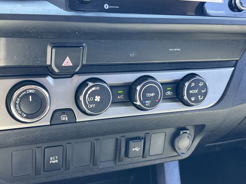 Used 2020 Toyota Tacoma SR AWD/4WD image 28