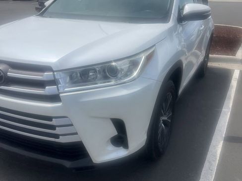 Used 2019 Toyota Highlander LE FWD image 4