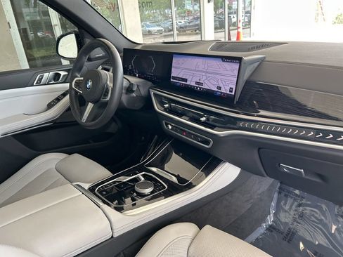 Used 2024 BMW X5 xDrive40i w/ M Sport Package AWD/4WD image 25