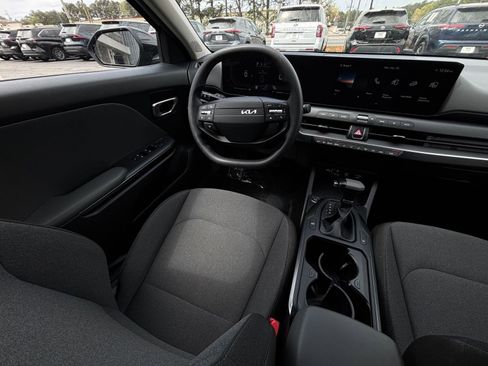 Used 2025 Kia K4 LXS image 36