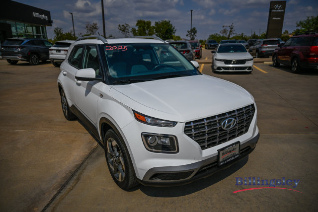 Certified 2025 Hyundai Venue SEL FWD image 7