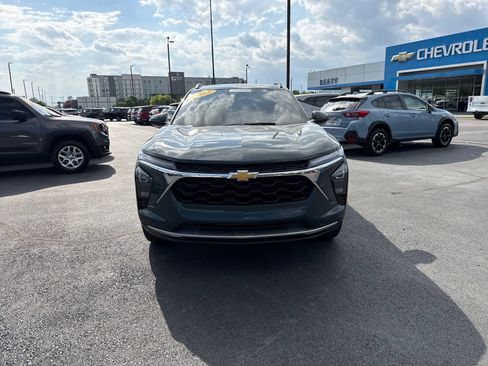 Used 2025 Chevrolet Trax LT w/ Driver Confidence Package FWD image 8