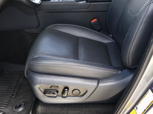 Used 2025 Lexus GX 550 w/ Accessory Package (2T) AWD/4WD image 17